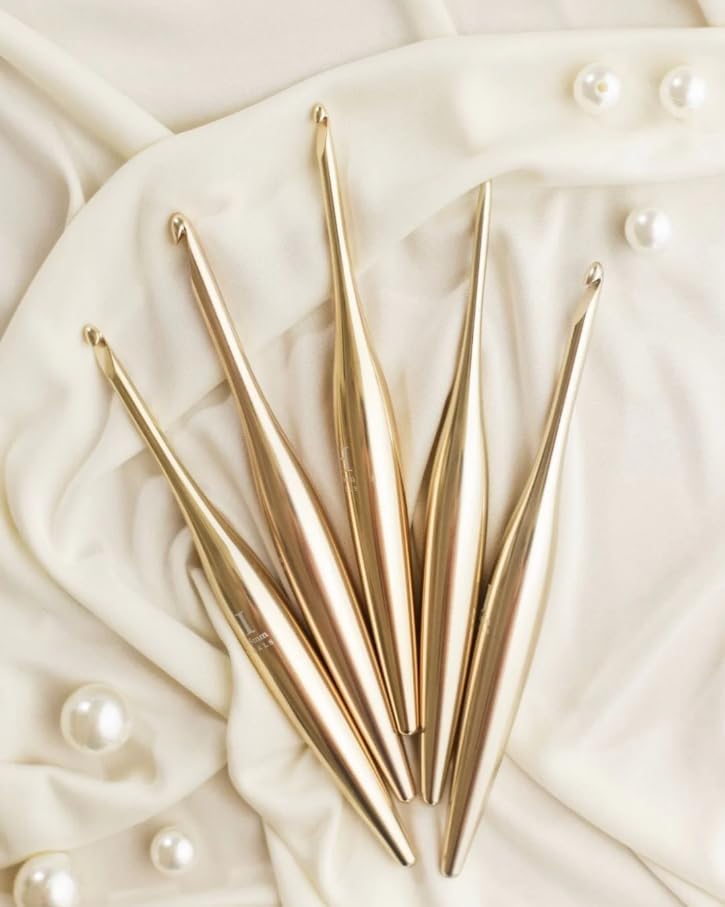 Furls Crochet Hook, Gold Streamline Metal Matte Finish & Polished, Ergonomic Handle Crochet Hooks 7"