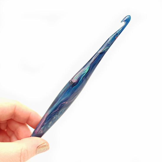 Furls Streamline Swirl Crochet Hook, Supernova