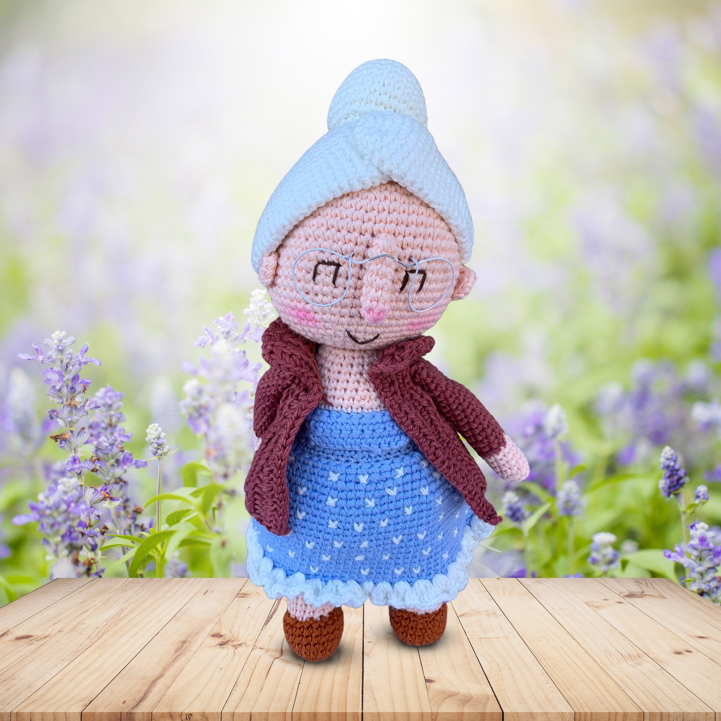 Crocheted Grandmother Handmade Doll | Miniature Grandma Amigurumi Toy | Mother's Day Gift for Old Grandma | Cute Little Gift For Granny