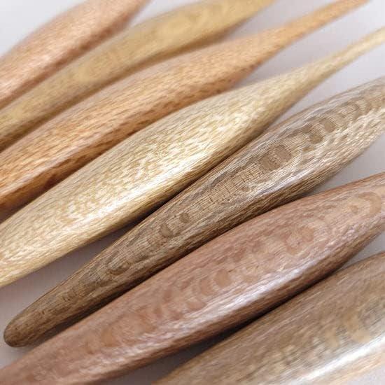 Furls Crochet Hook, Streamline Silver Oak, Ergonomic Handle Crochet Hooks 7"