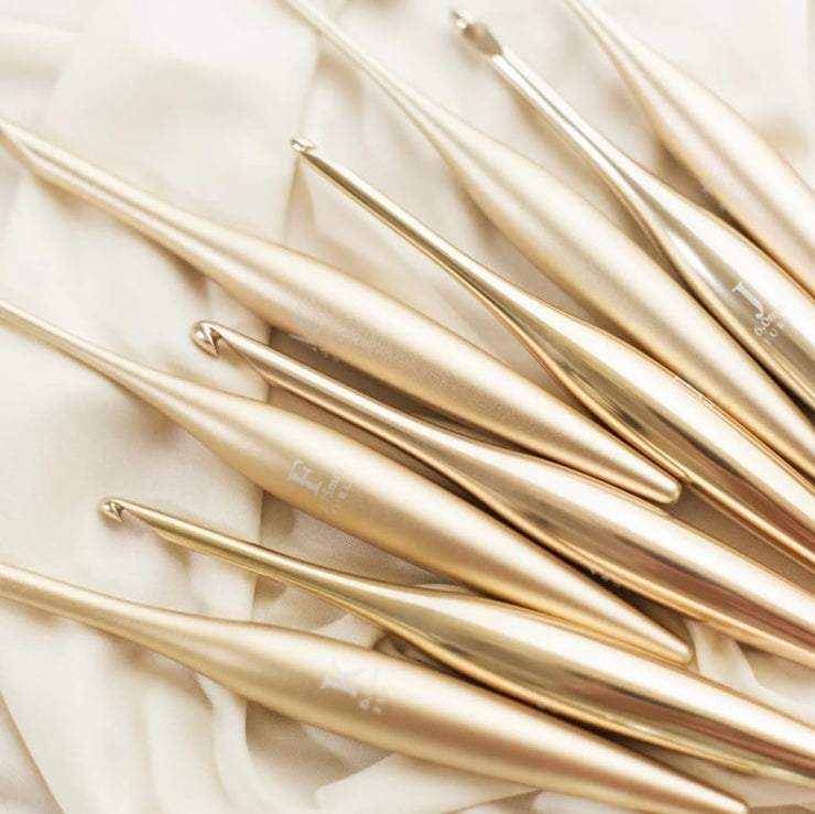 Furls Crochet Hook, Gold Streamline Metal Matte Finish & Polished, Ergonomic Handle Crochet Hooks 7"