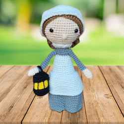 crochet Florence Nightingale, Florence Nightingale amigurumi, stuffed Florence Nightingale, mini Florence Nightingale, Florence Nightingale figurine, nurse Florence, miss Nightingale