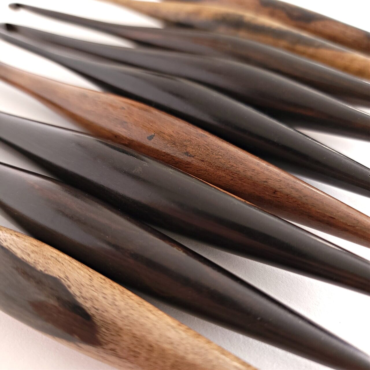 Furls Crochet Hook, Streamline Ebony, Ergonomic Handle Crochet Hooks 7"