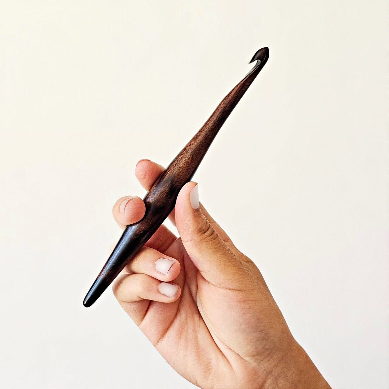Furls Crochet Hook, Streamline Ebony, Ergonomic Handle Crochet Hooks 7"