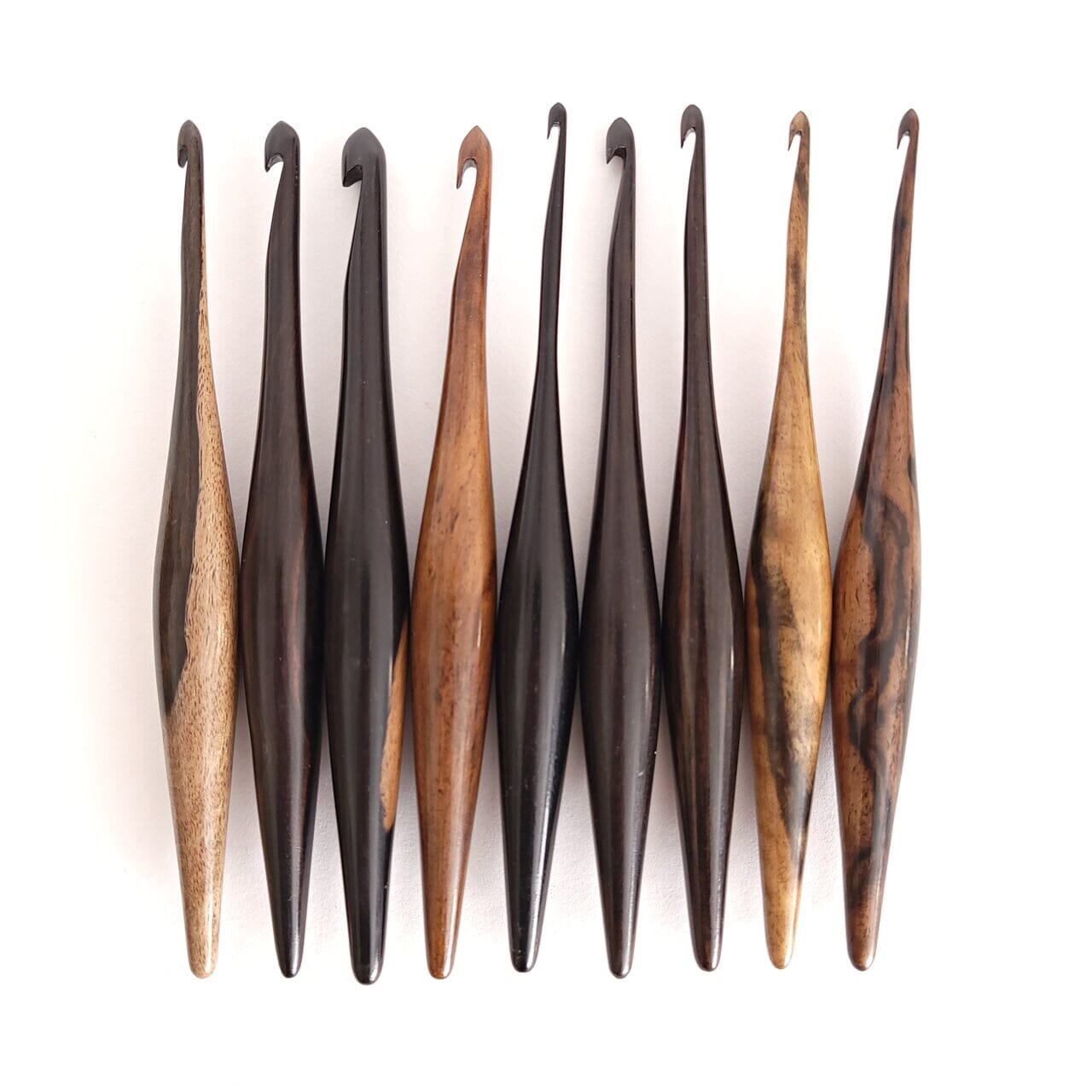 Furls Crochet Hook, Streamline Ebony, Ergonomic Handle Crochet Hooks 7"