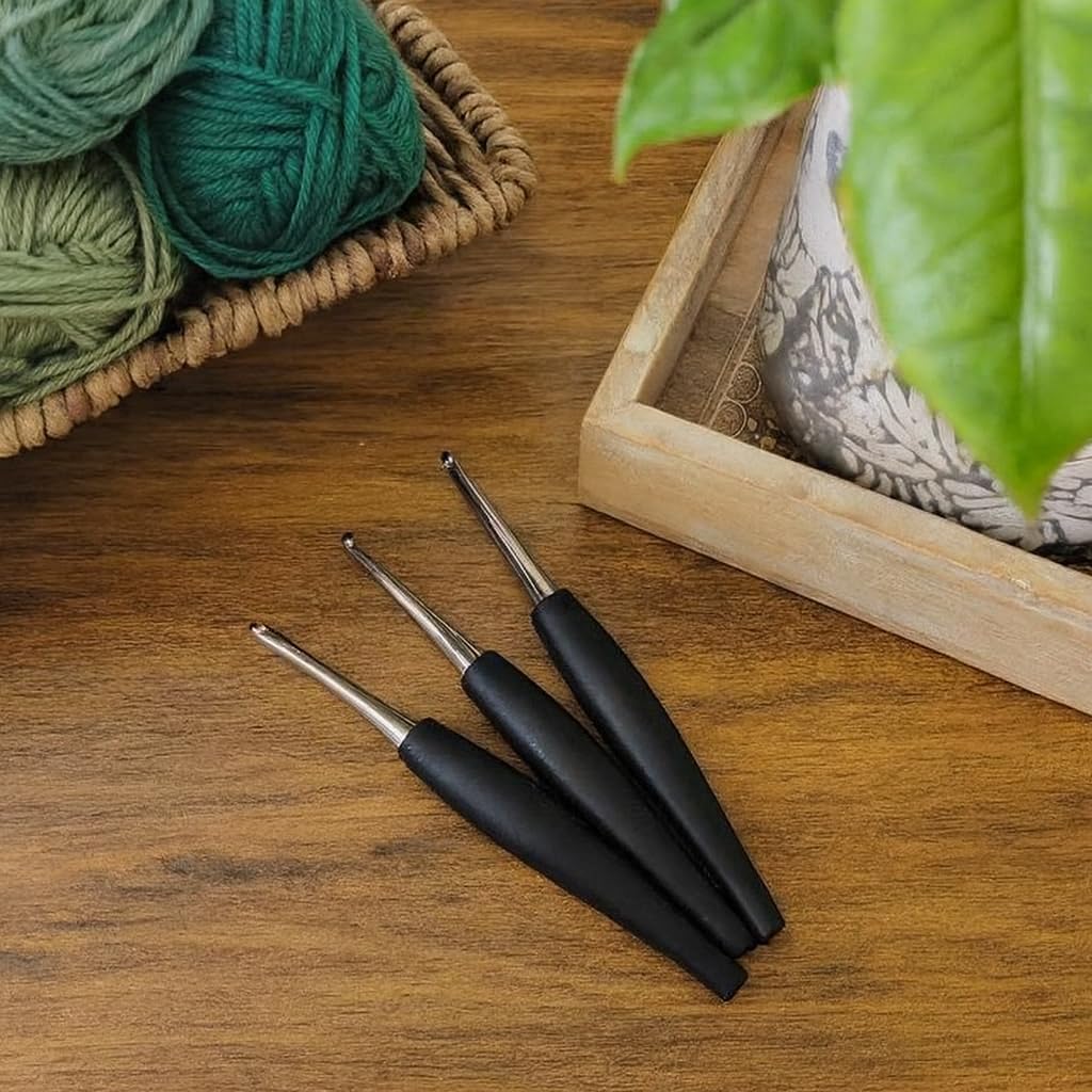 Furls Crochet Hook, BLACK Odyssey Nickel Plated, Discontiuned, Rare, New