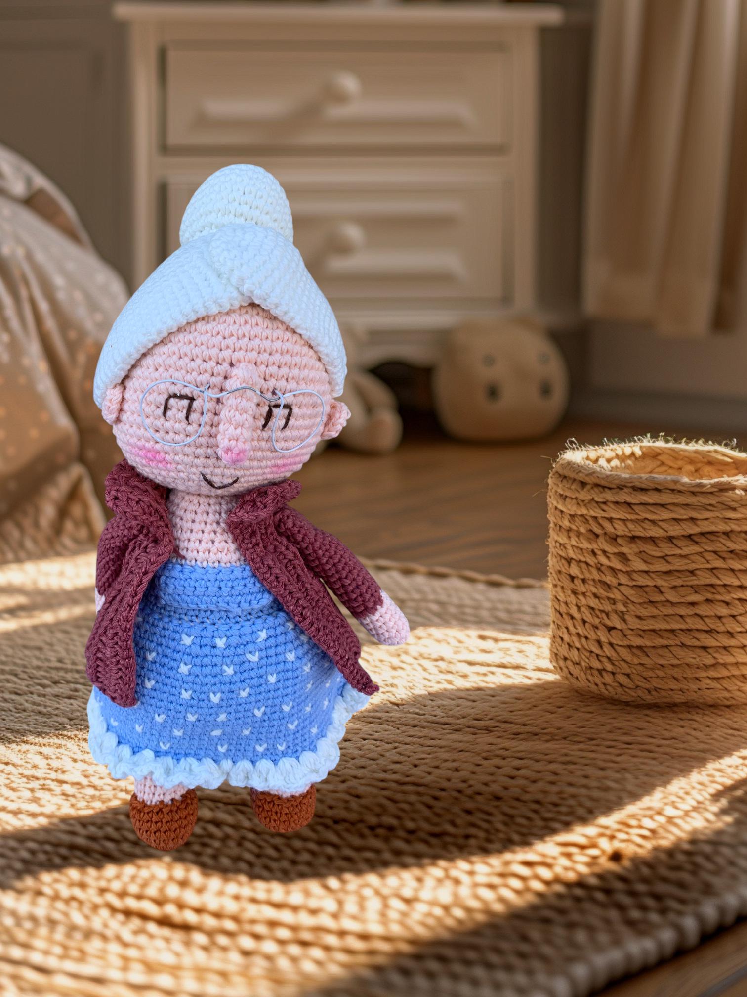 Crocheted Grandmother Handmade Doll | Miniature Grandma Amigurumi Toy | Mother's Day Gift for Old Grandma | Cute Little Gift For Granny