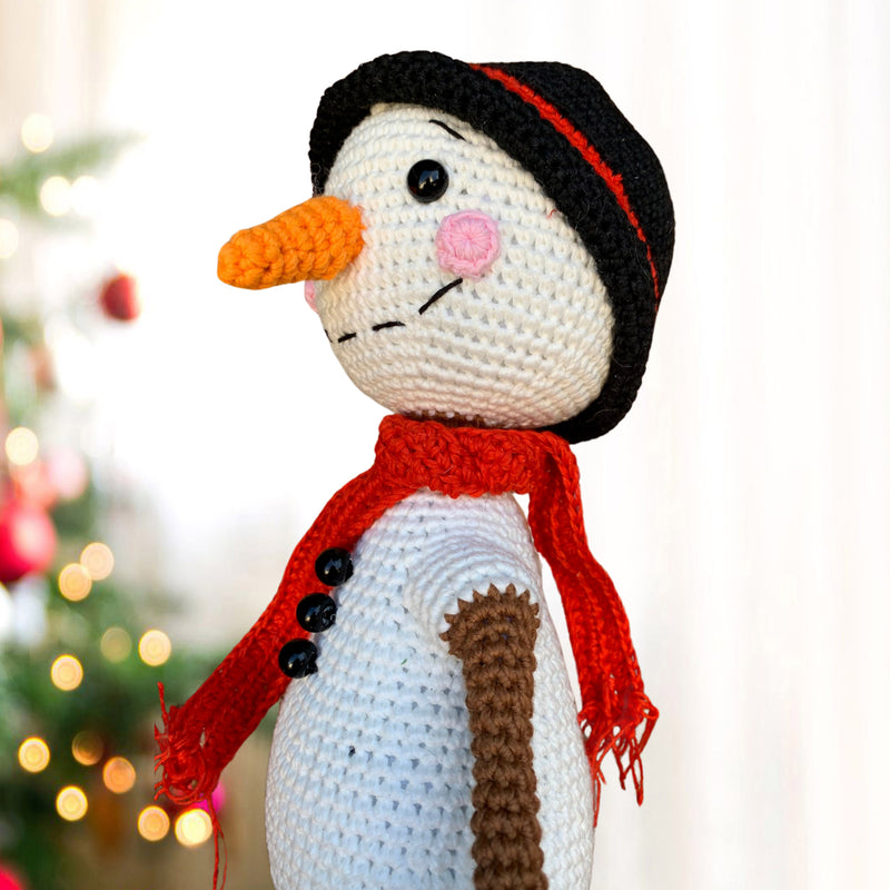 handcrafted snowman, hand made snowman, figurine snowman, cute snowman figurines, cute crochet snowman, crochet tiny snowman, crochet the snowman, crochet stuffed snowman, crochet snowman amigurumi