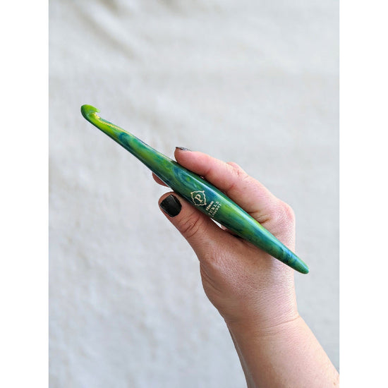 FURLS Streamline Swirl Galaxy Virgo Crochet Hook 7"